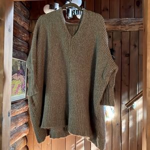 Zara Women’s Taupe, Oversized, Square cut, Drop-Sleeve Wool Sweater w/Pockets.